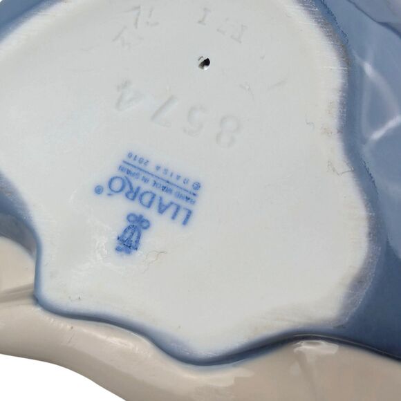 2010 Lladró "Basket of Love" Figurine: Annual Piece Girl with Flowers - Picture 4 of 7